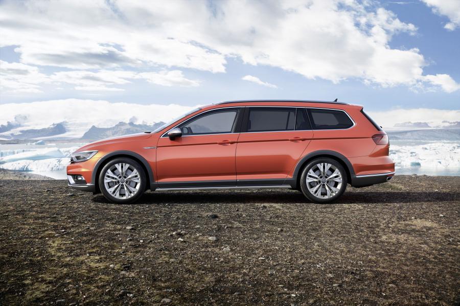  Volkswagen Passat Alltrack 2015 года  (фото 10 из 21)